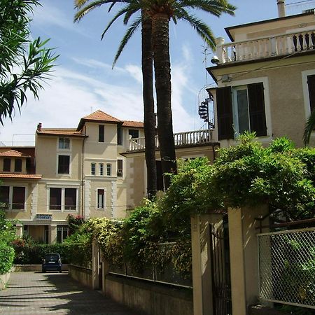 Hotel Fiorenza & Banksia Meuble Alassio Kültér fotó
