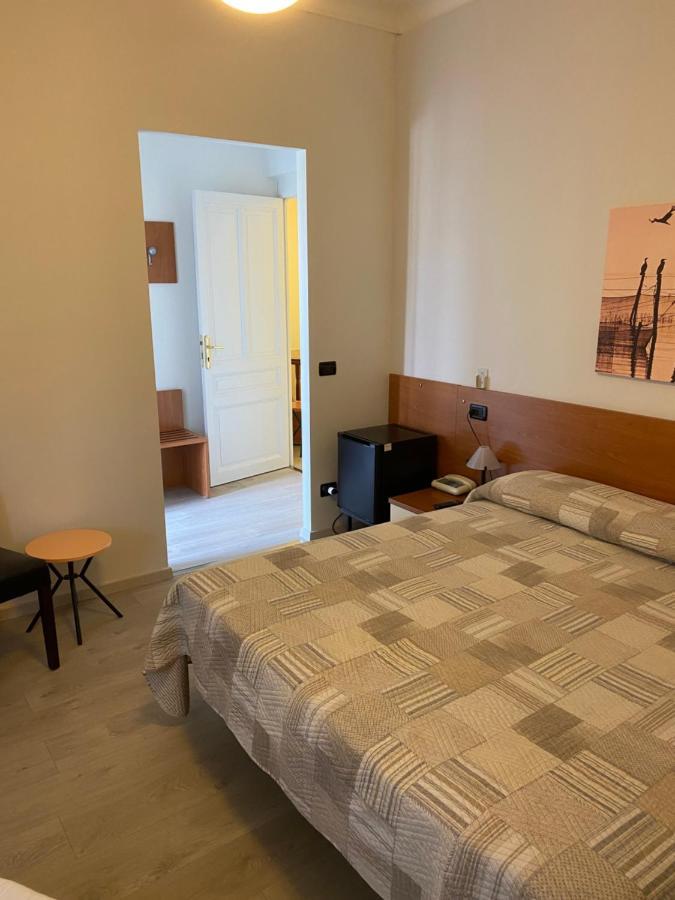 Hotel Fiorenza & Banksia Meuble Alassio Kültér fotó