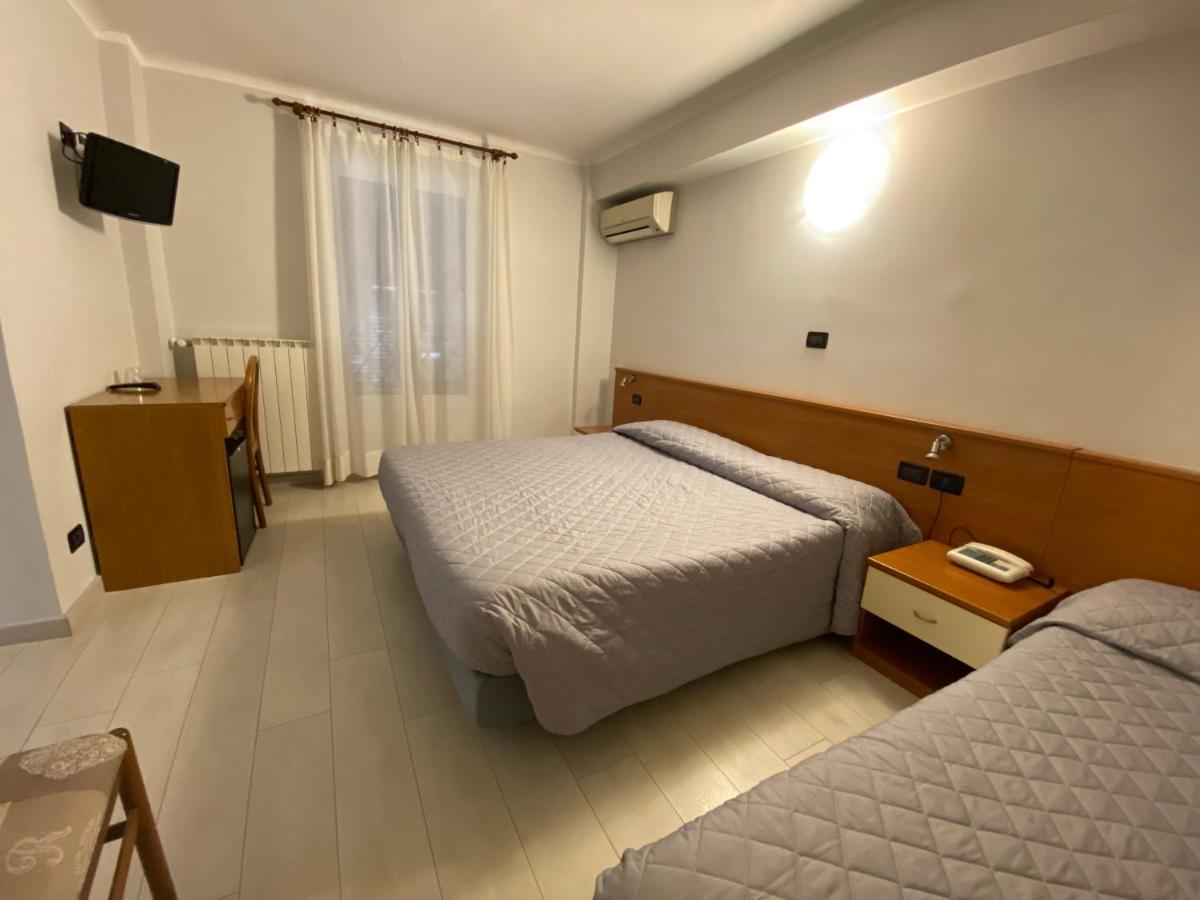 Hotel Fiorenza & Banksia Meuble Alassio Kültér fotó