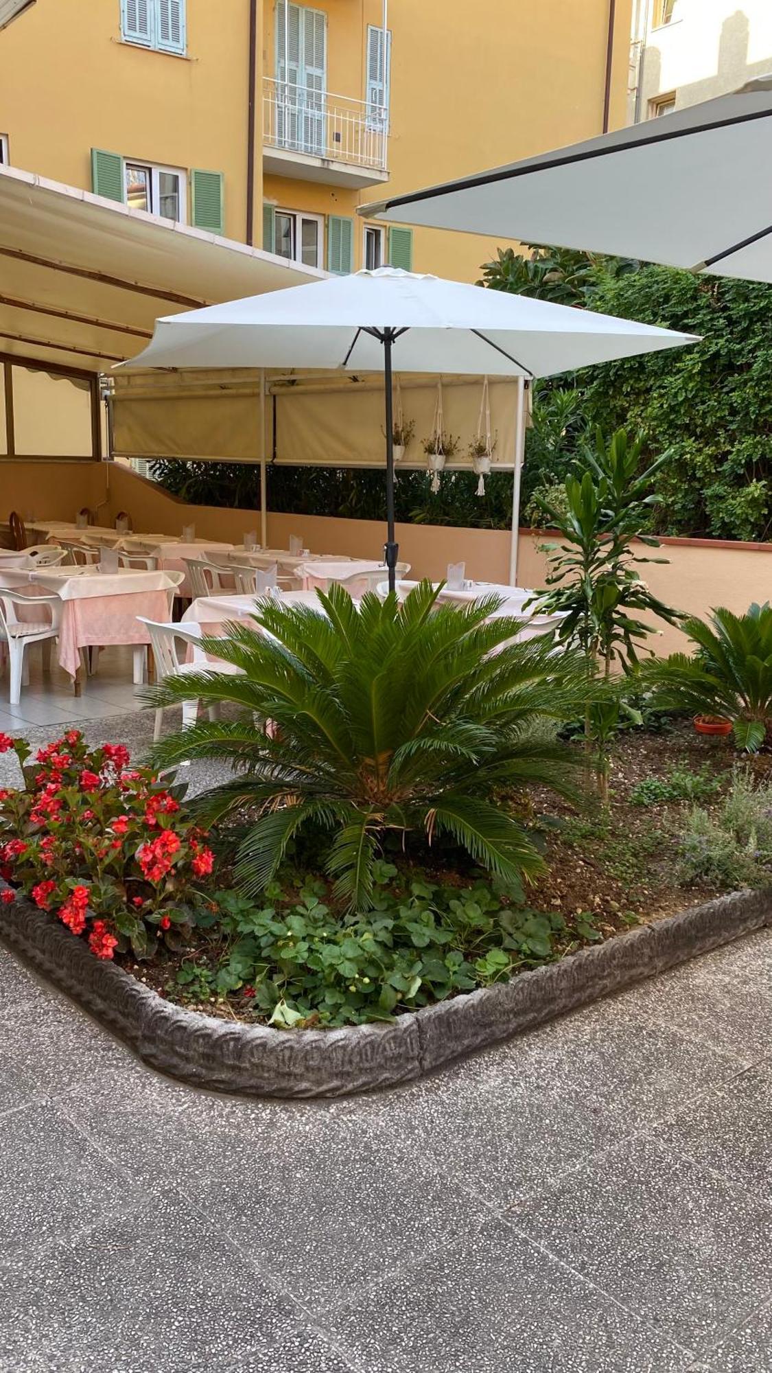 Hotel Fiorenza & Banksia Meuble Alassio Kültér fotó