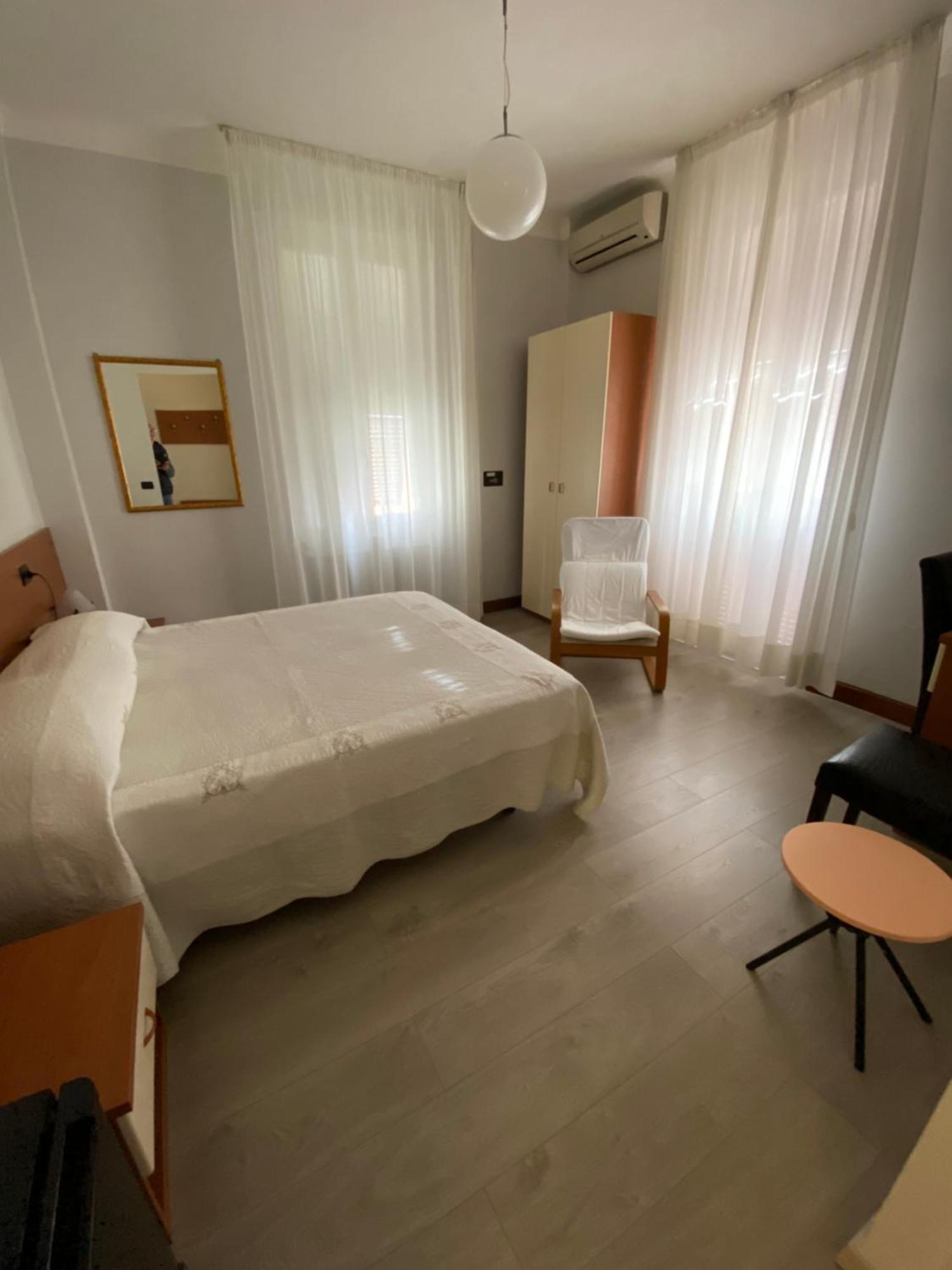 Hotel Fiorenza & Banksia Meuble Alassio Kültér fotó