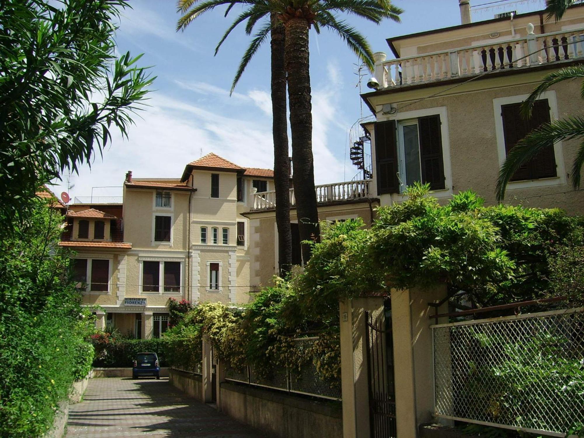 Hotel Fiorenza & Banksia Meuble Alassio Kültér fotó