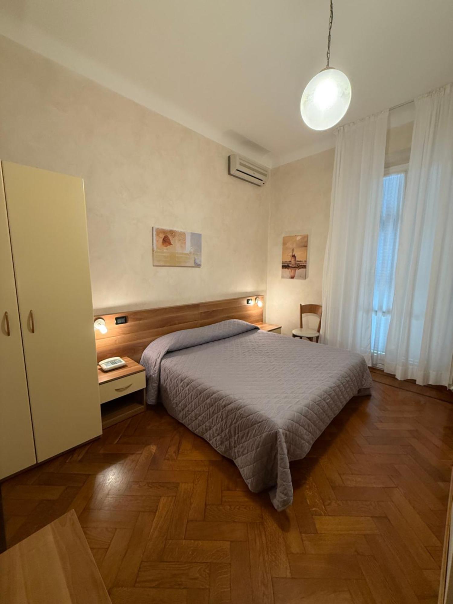 Hotel Fiorenza & Banksia Meuble Alassio Kültér fotó