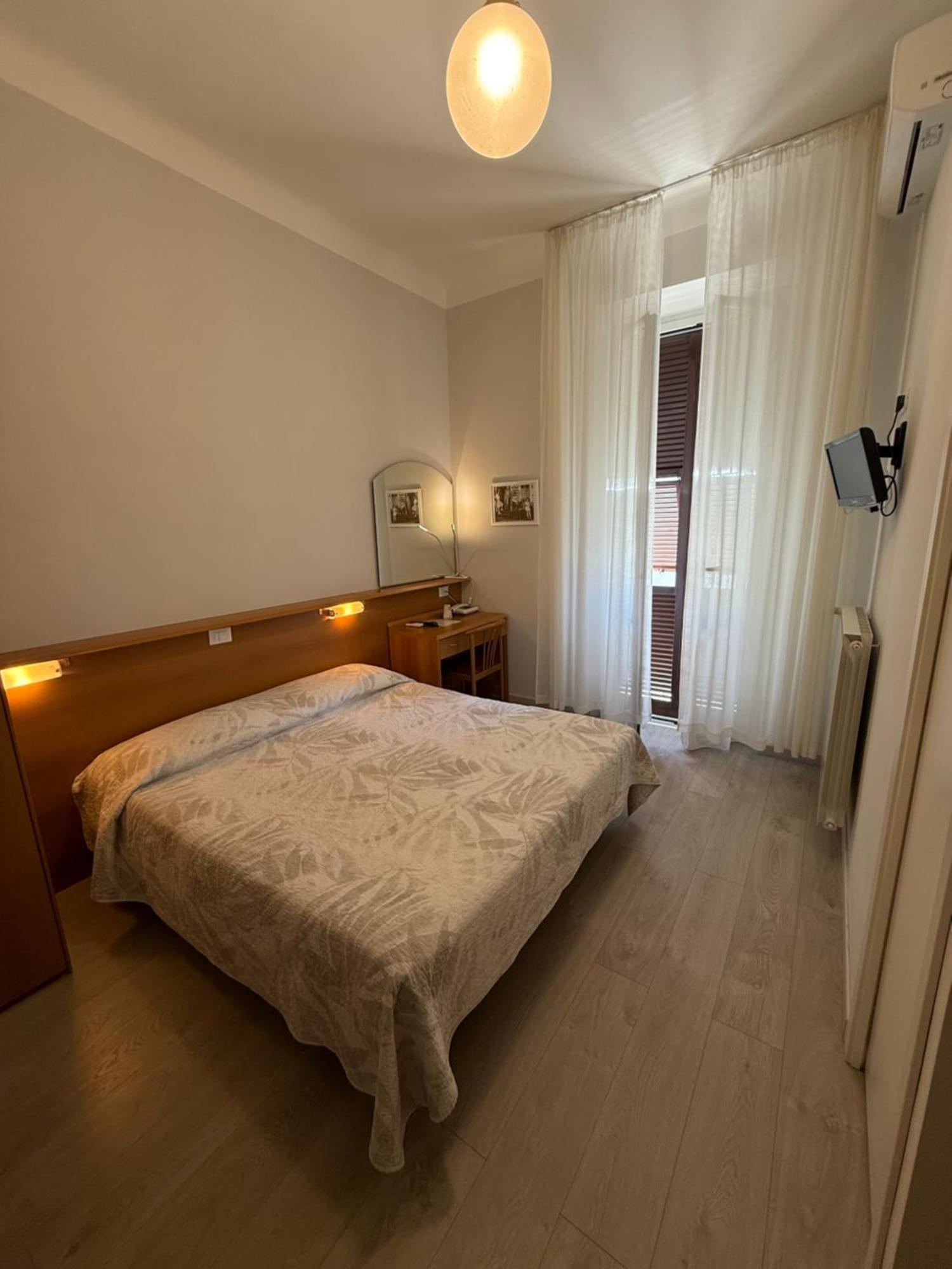Hotel Fiorenza & Banksia Meuble Alassio Kültér fotó